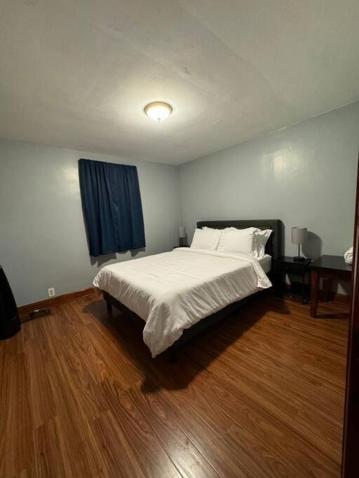 Appartamento Comfy Getaway At Falls! Niagara Falls Esterno foto