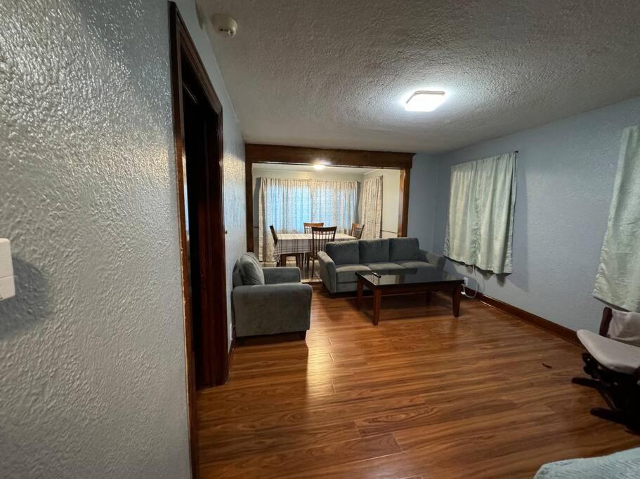Appartamento Comfy Getaway At Falls! Niagara Falls Esterno foto